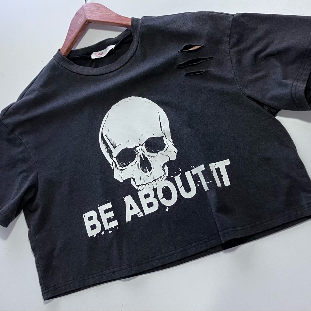 ROMWE Black Distressed Skull Graphic Crop Top Tee Women Small Grunge